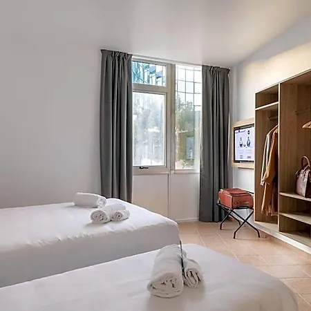 G Hotel